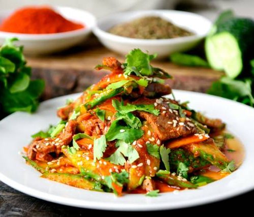 Пекинский (говядина,огурцы,морковь в китайском уксусе с кунжутом в соевом соусе)